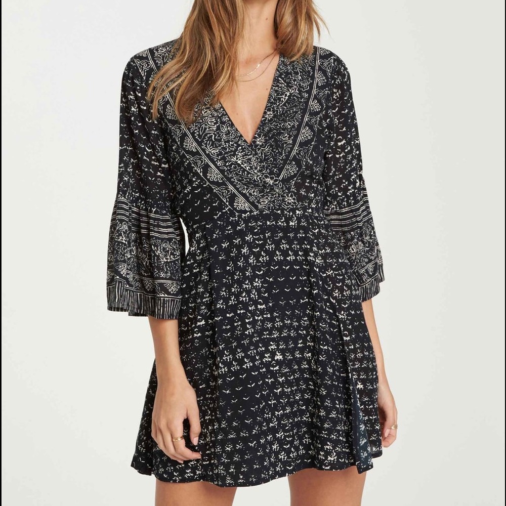 EUC Billabong Divine Mini Dress